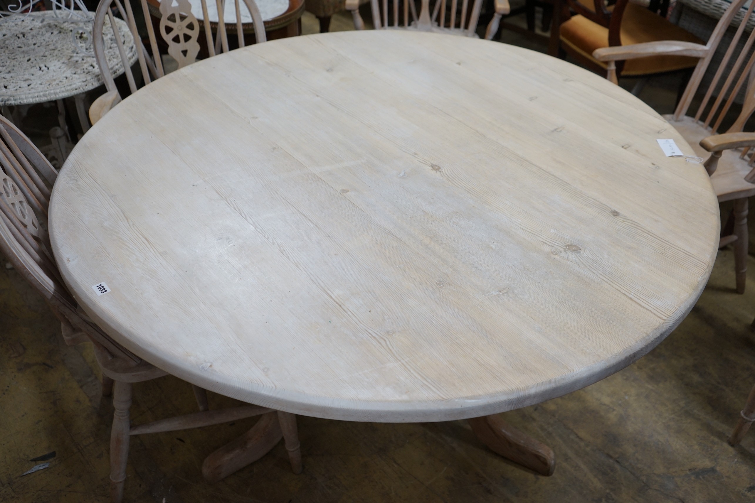 A Victorian style pine circular dining table, diameter 134cm, height 79cm